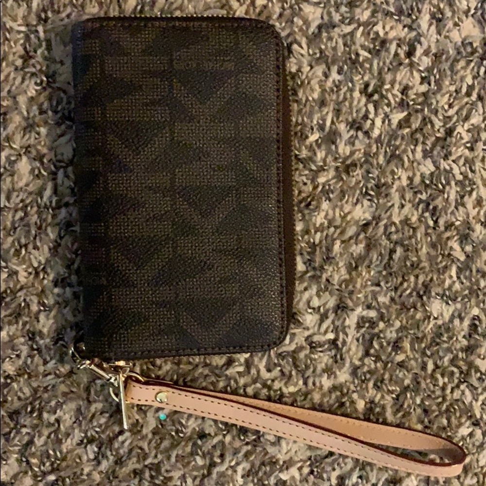 Michael Kors small wristlet - Picture 3 of 3